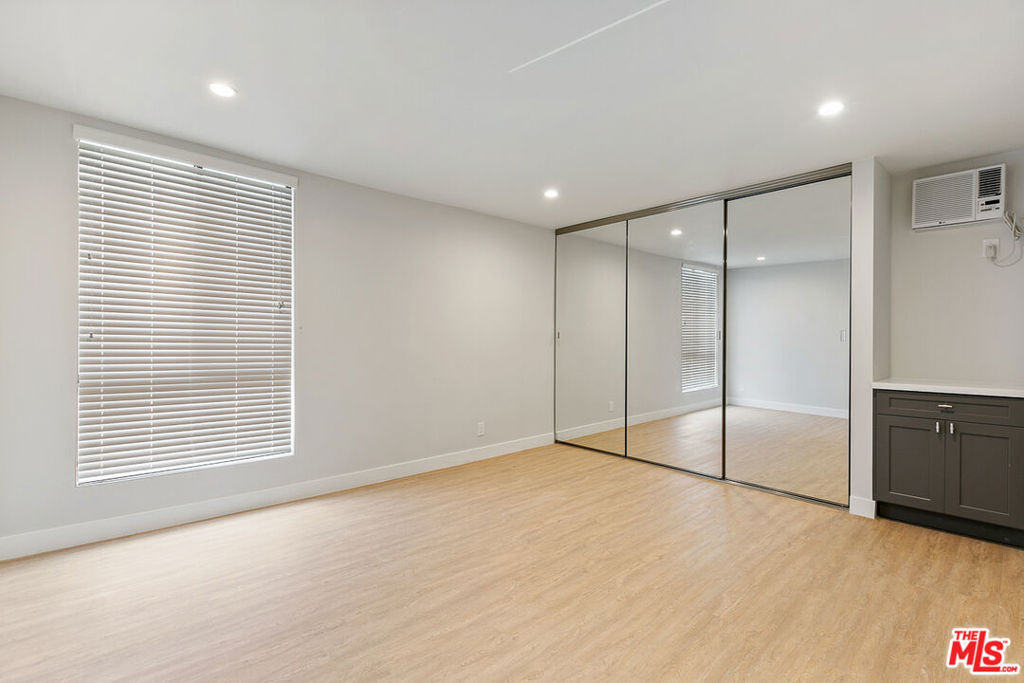 3314 S Mentone Avenue - Photo 13