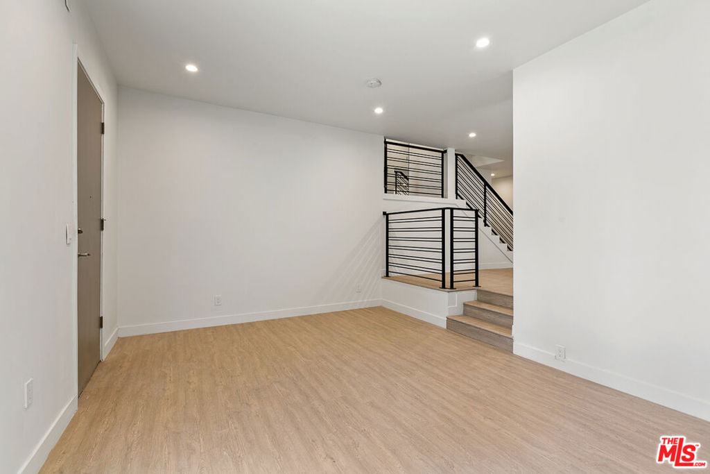 3314 S Mentone Avenue - Photo 10