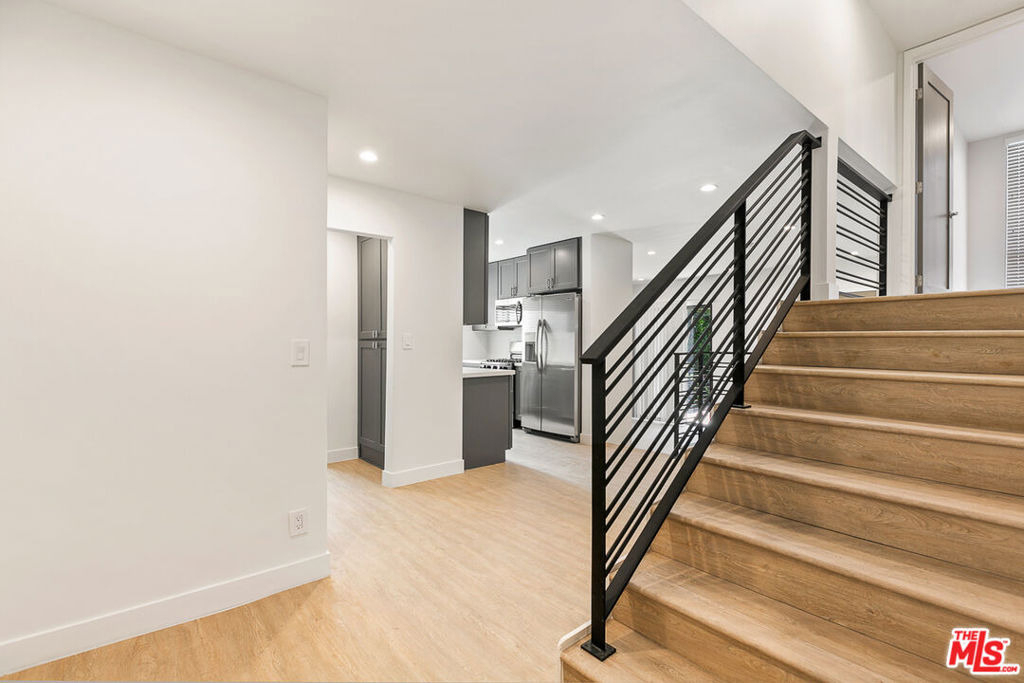 3314 S Mentone Avenue - Photo 3