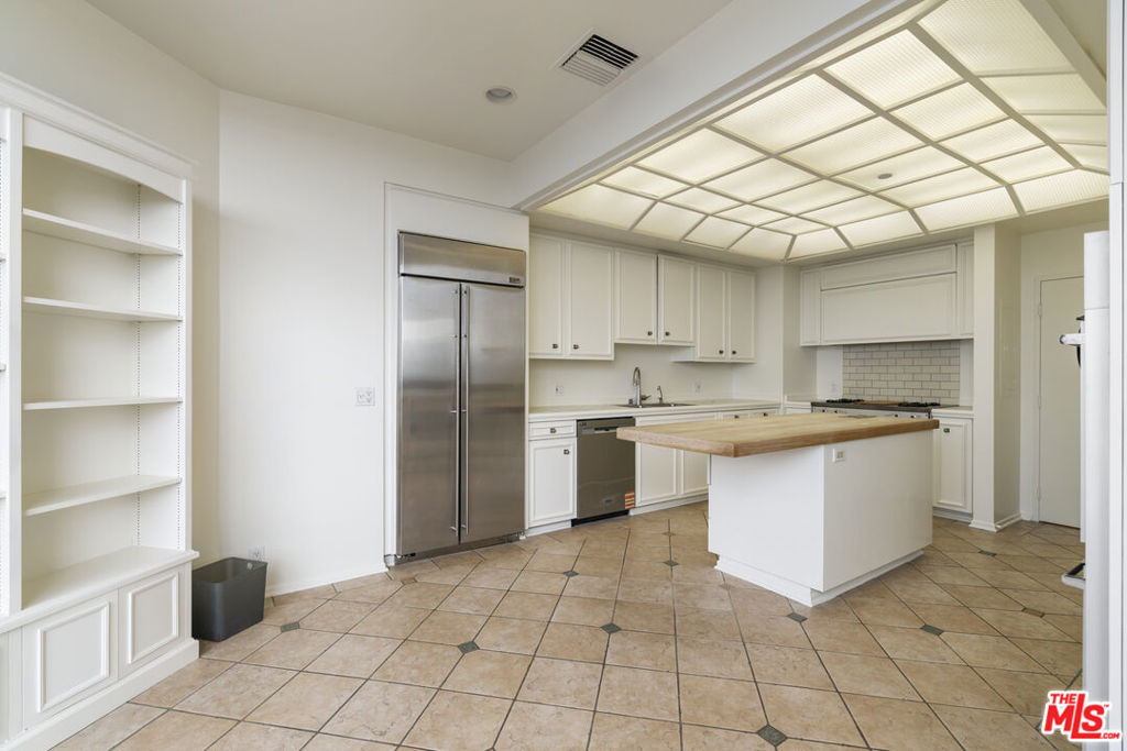 10430 Wilshire Boulevard - Photo 10