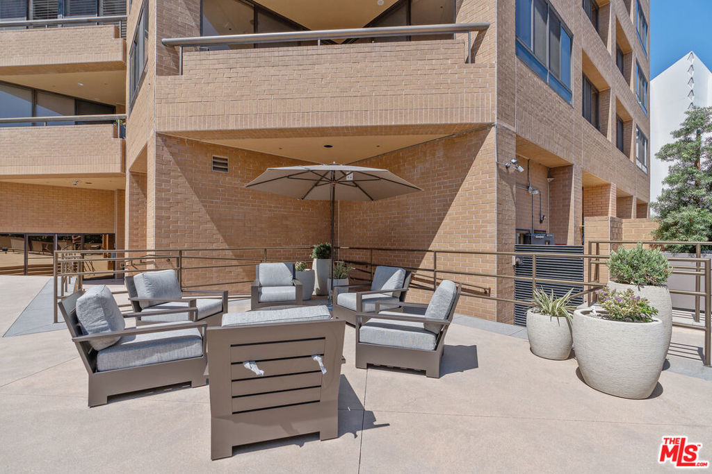 10430 Wilshire Boulevard - Photo 23