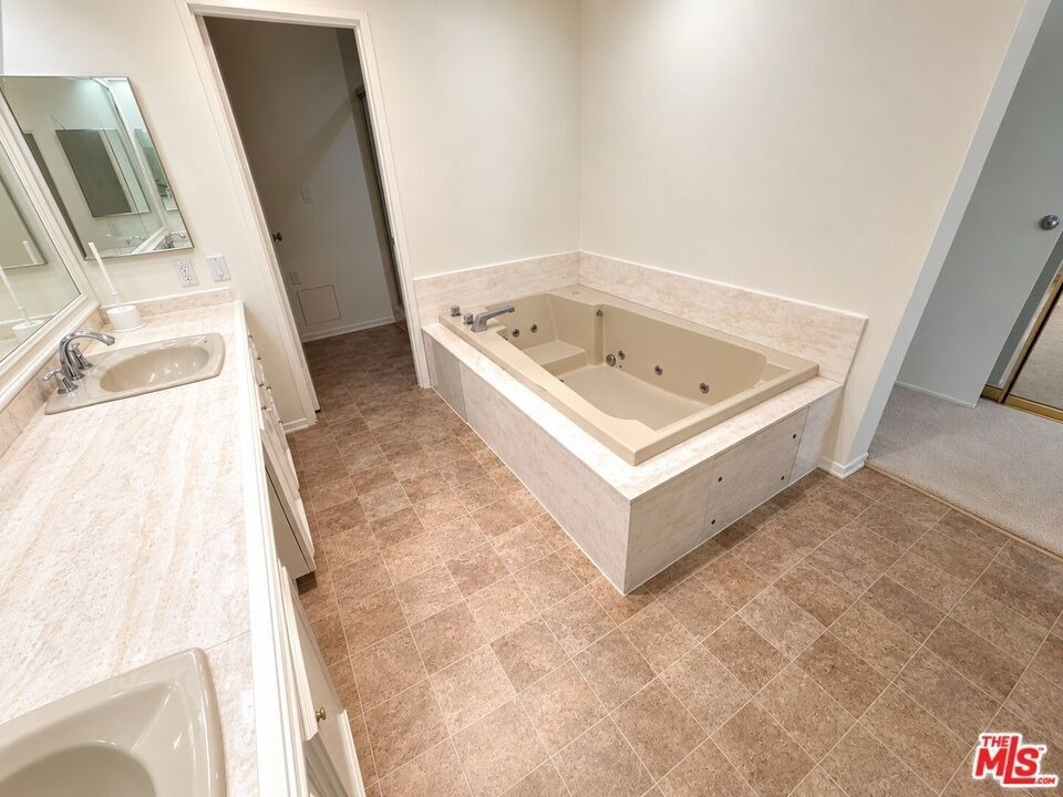 10430 Wilshire Boulevard - Photo 13