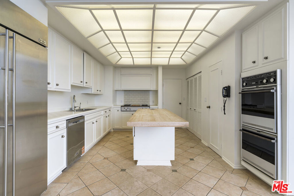 10430 Wilshire Boulevard - Photo 11
