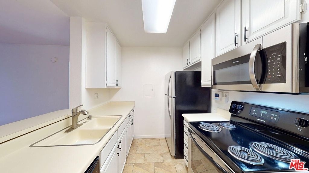 1731 Colby Avenue - Photo 3