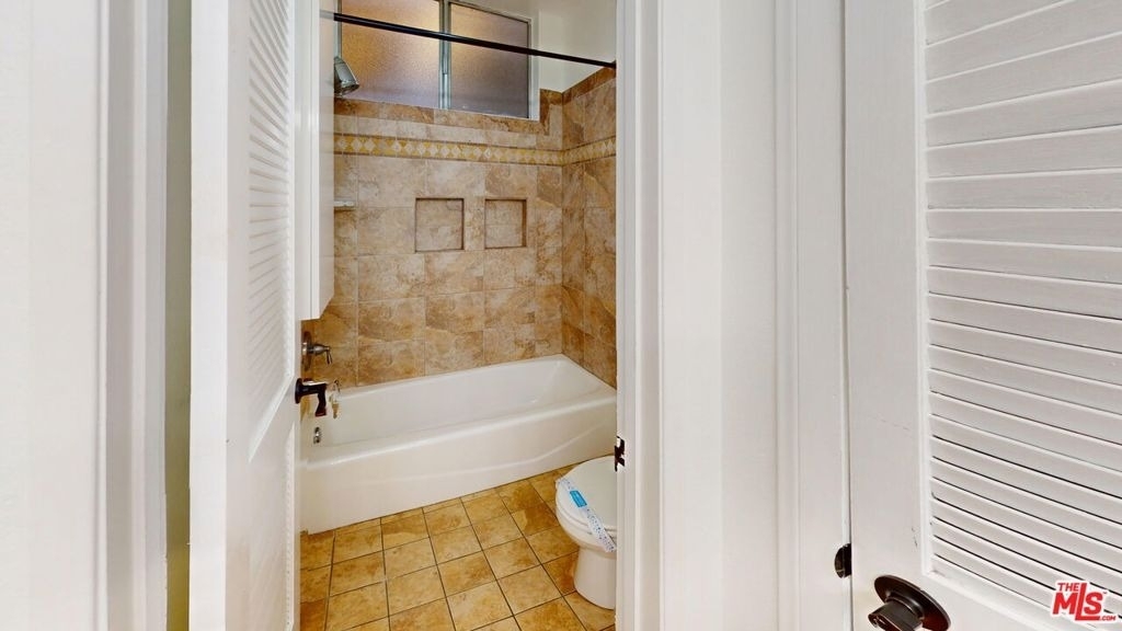 1731 Colby Avenue - Photo 9