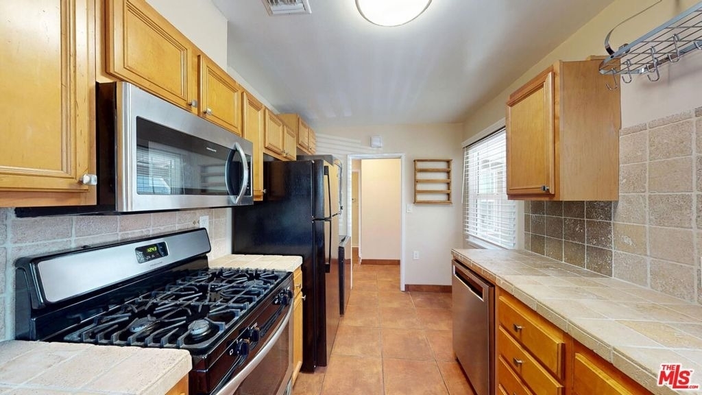 15031 Hartland Street - Photo 6