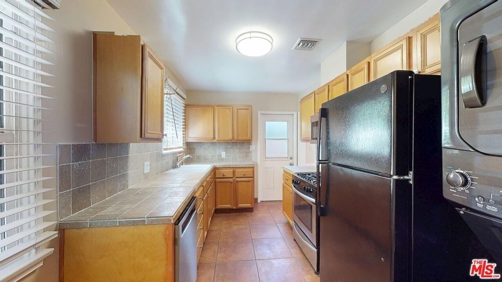 15031 Hartland Street - Photo 4