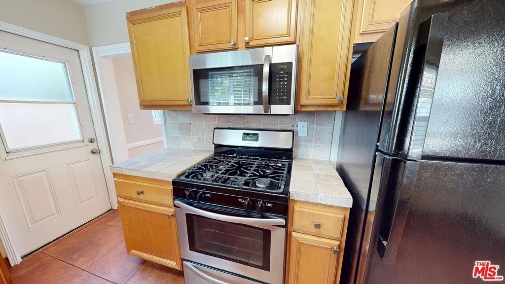 15031 Hartland Street - Photo 5