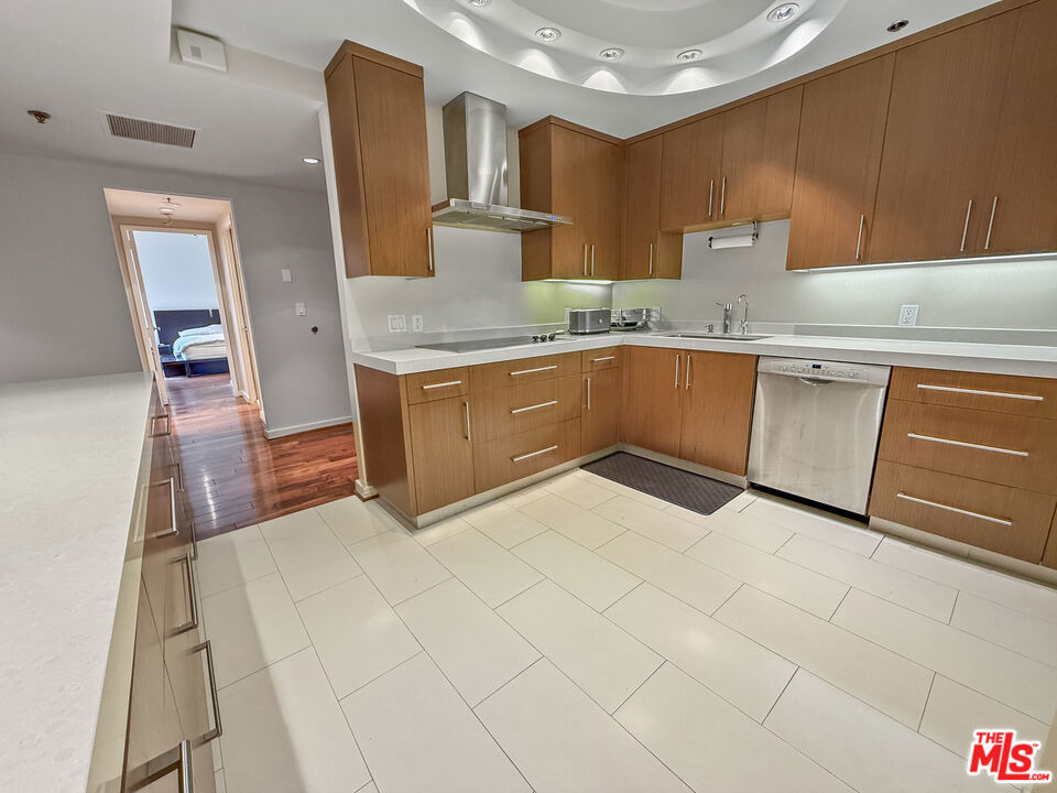 10445 Wilshire Boulevard - Photo 2