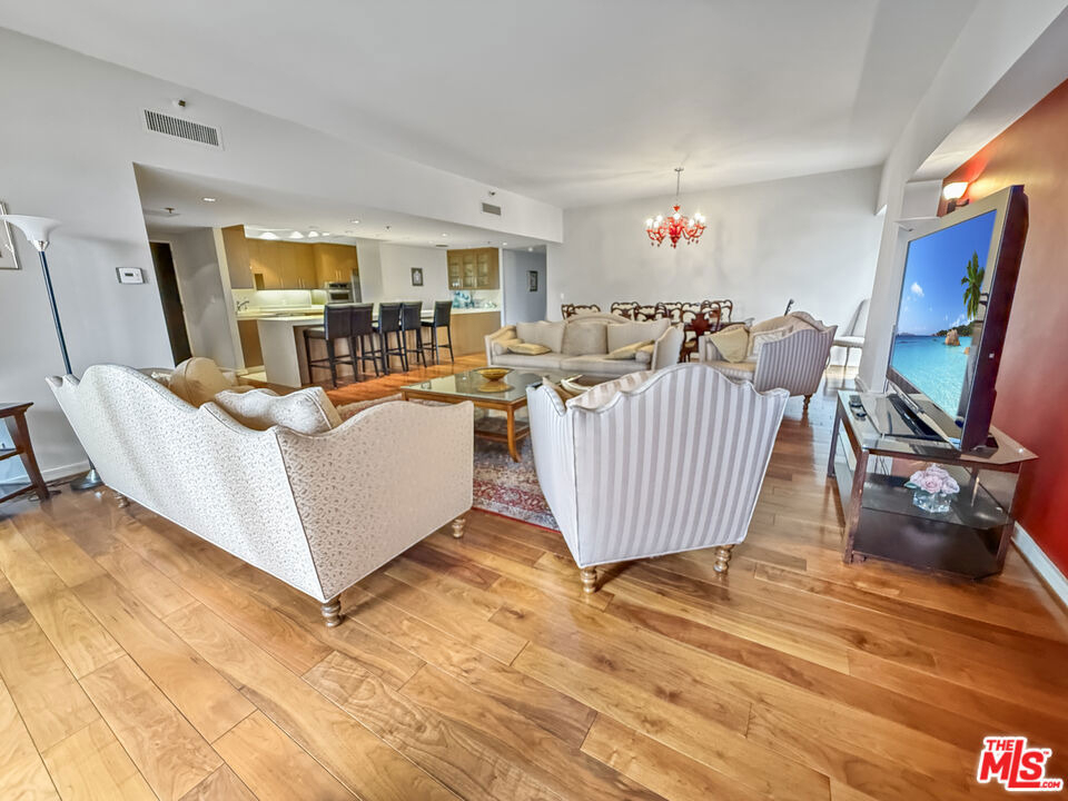 10445 Wilshire Boulevard - Photo 0