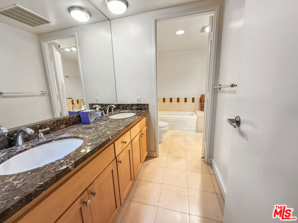 10445 Wilshire Boulevard - Photo 5