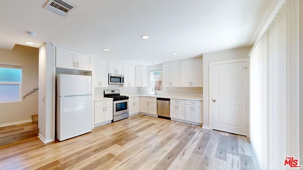 15033 Hartland Street - Photo 4