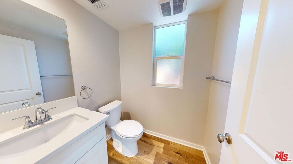 15033 Hartland Street - Photo 6