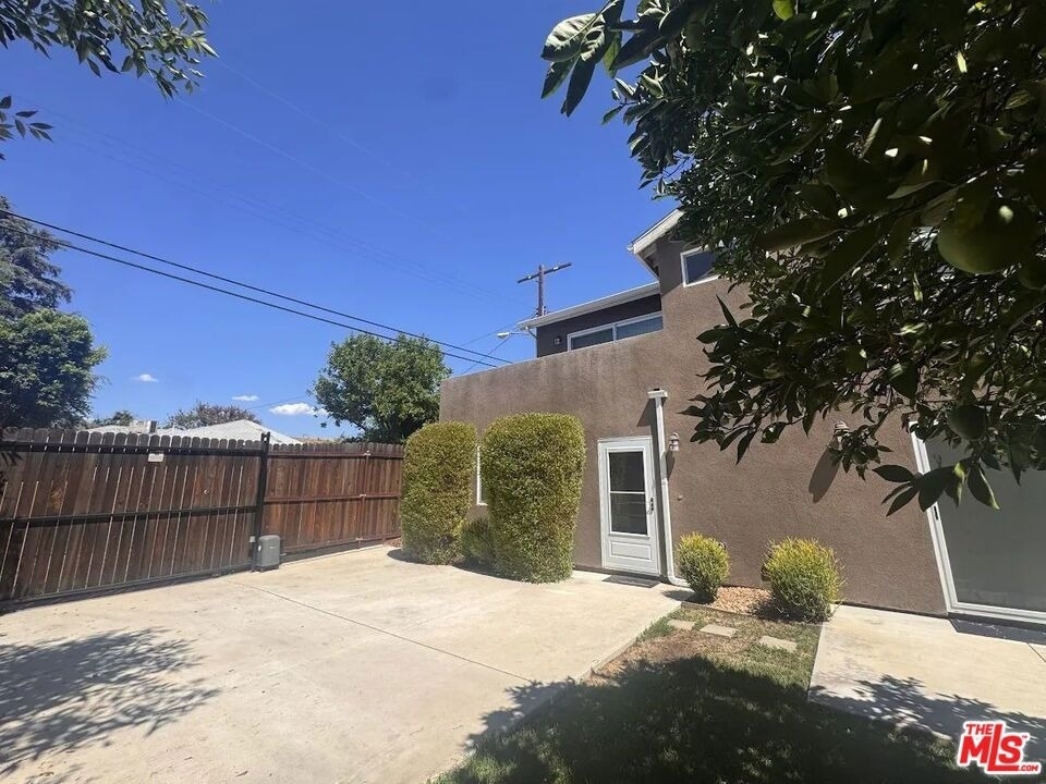 15033 Hartland Street - Photo 17