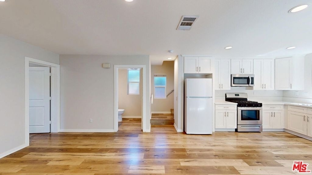 15033 Hartland Street - Photo 3