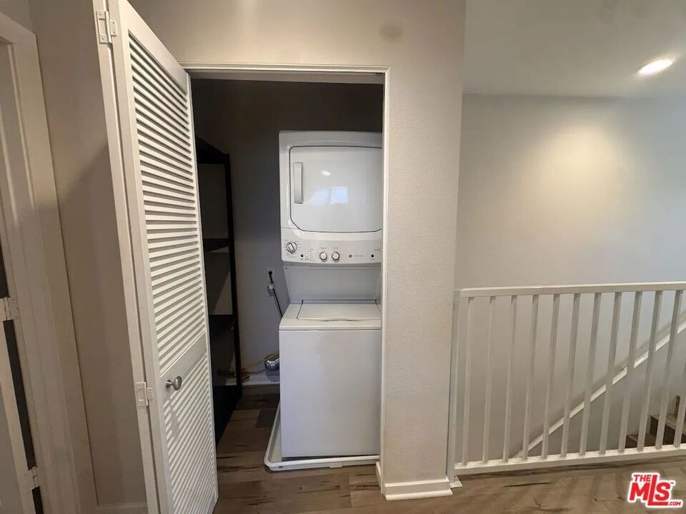 15033 Hartland Street - Photo 16