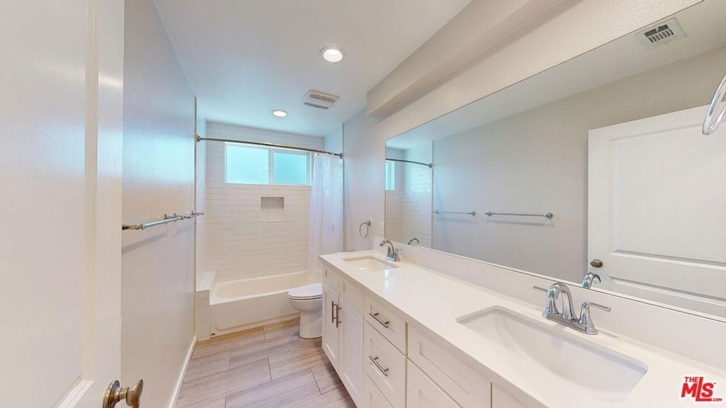 15033 Hartland Street - Photo 15