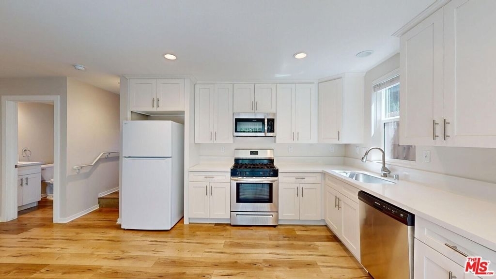 15033 Hartland Street - Photo 5