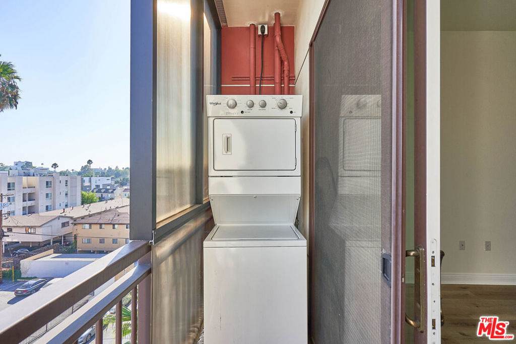 345 S Gramercy Place - Photo 18