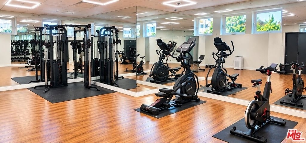 345 S Gramercy Place - Photo 11