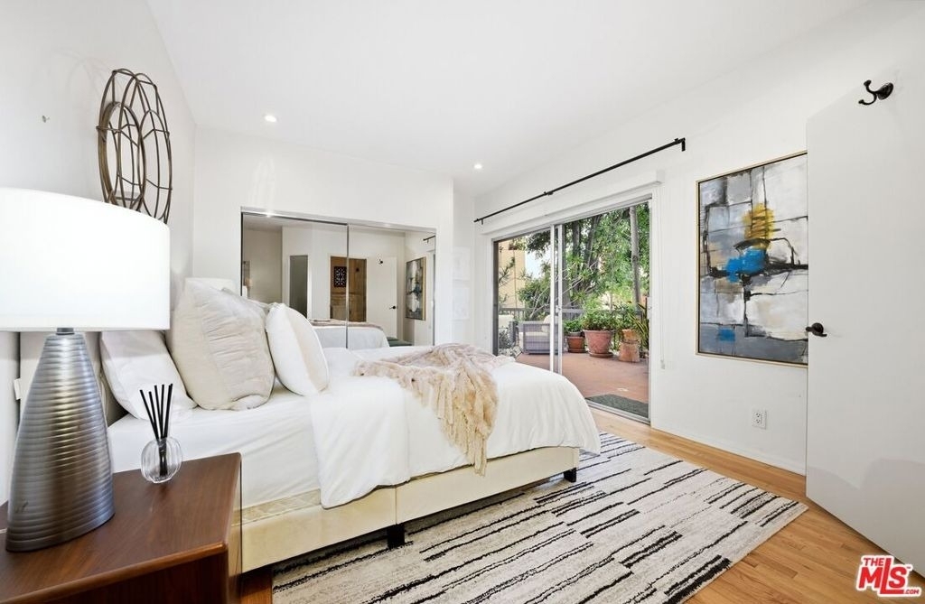 612 S Barrington Avenue - Photo 15