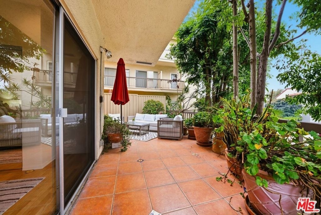 612 S Barrington Avenue - Photo 20