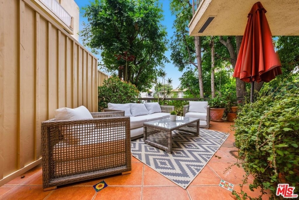 612 S Barrington Avenue - Photo 24