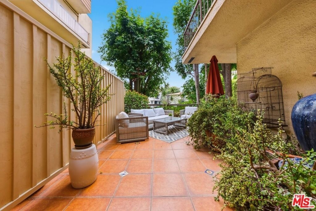 612 S Barrington Avenue - Photo 23