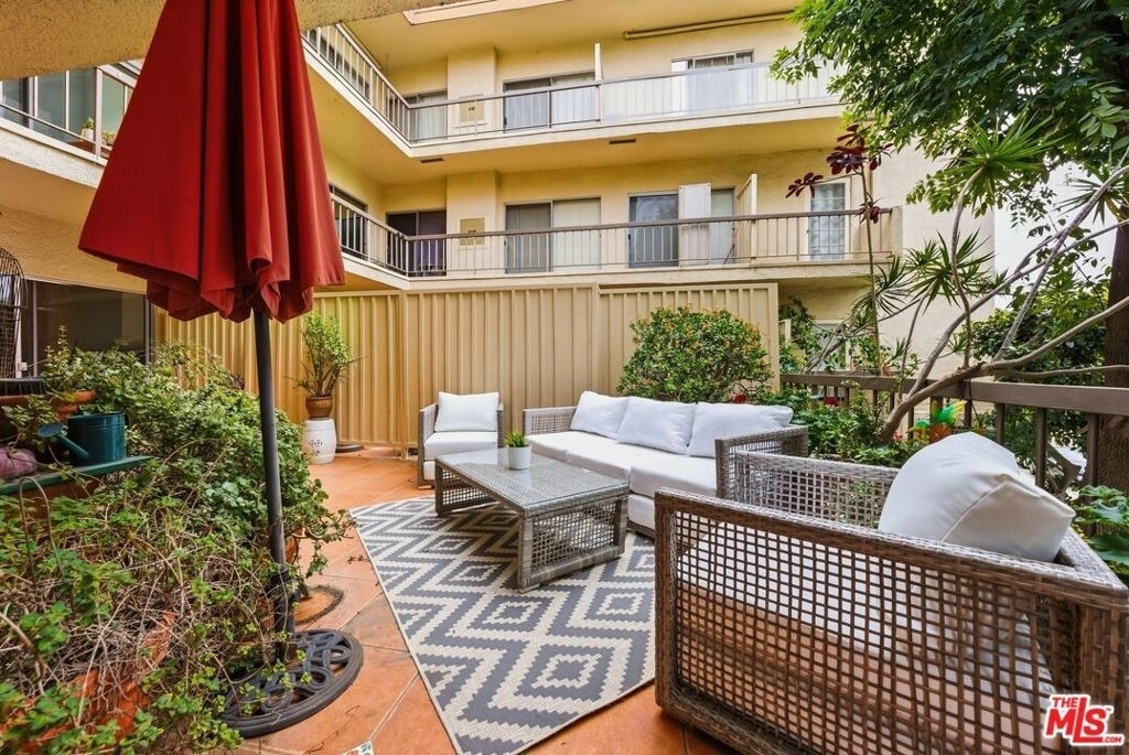 612 S Barrington Avenue - Photo 21