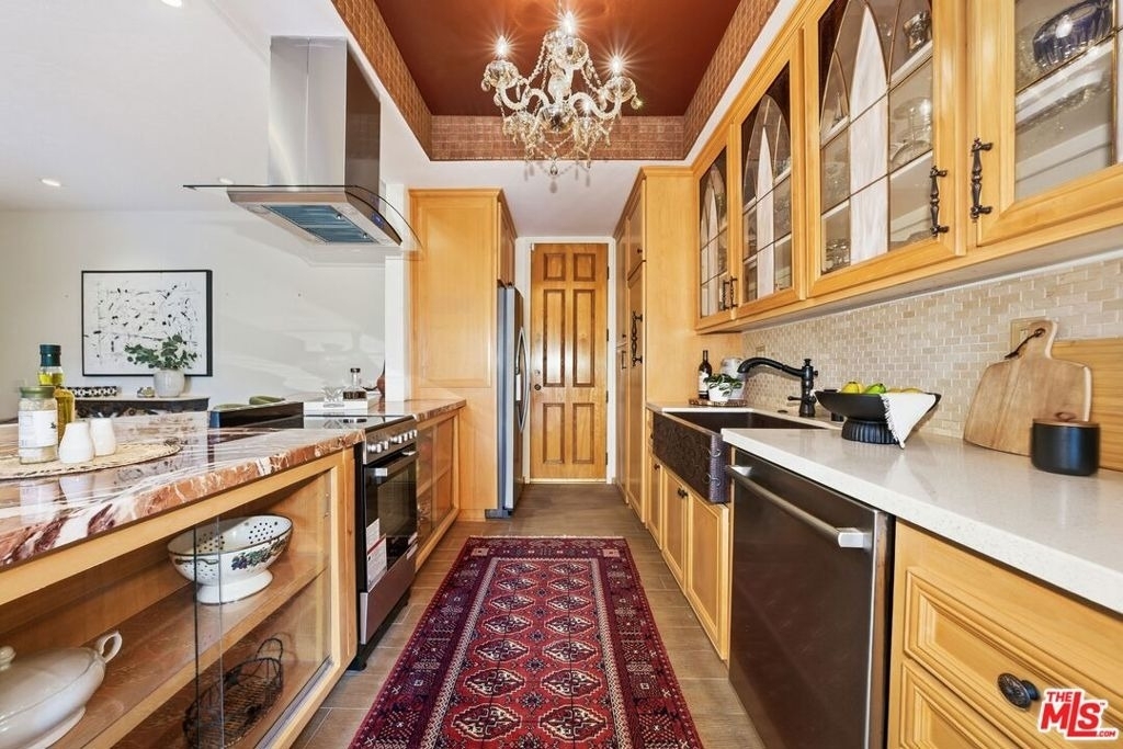 612 S Barrington Avenue - Photo 8
