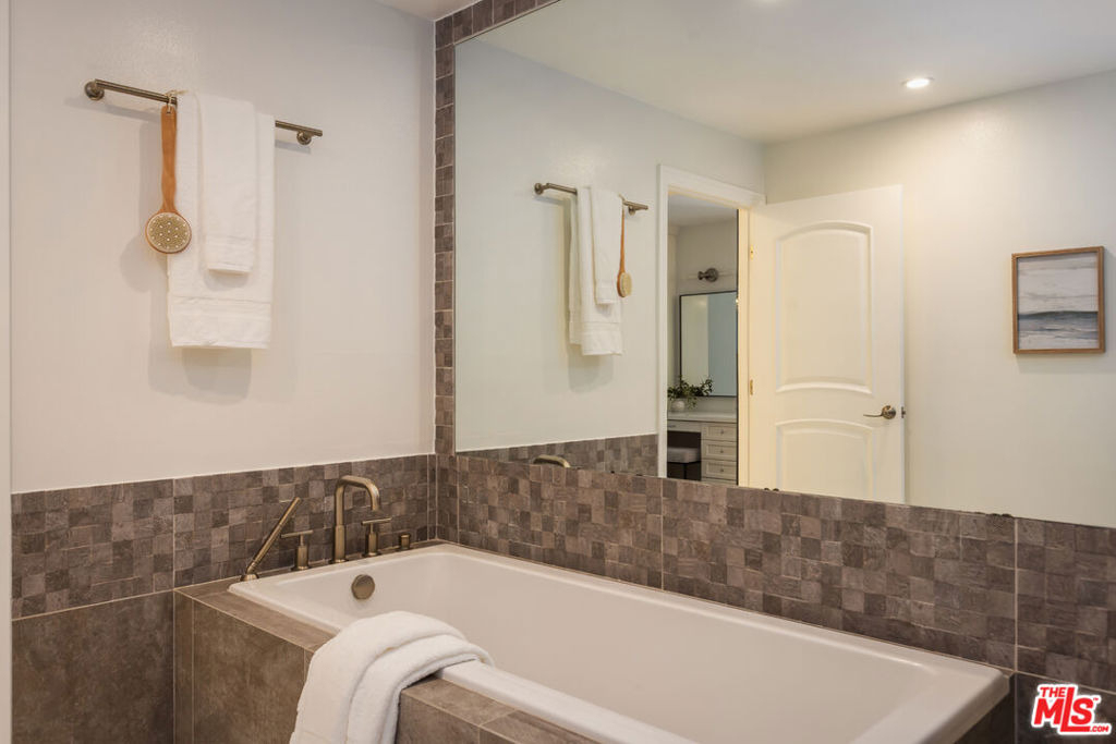 4460 Wilshire Boulevard - Photo 47