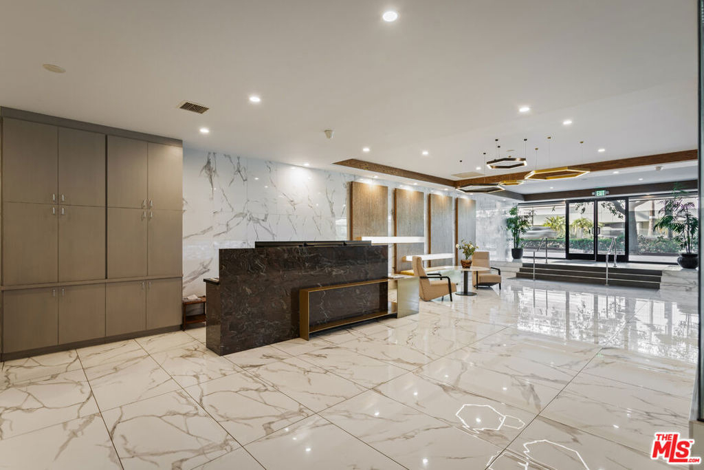 4460 Wilshire Boulevard - Photo 2