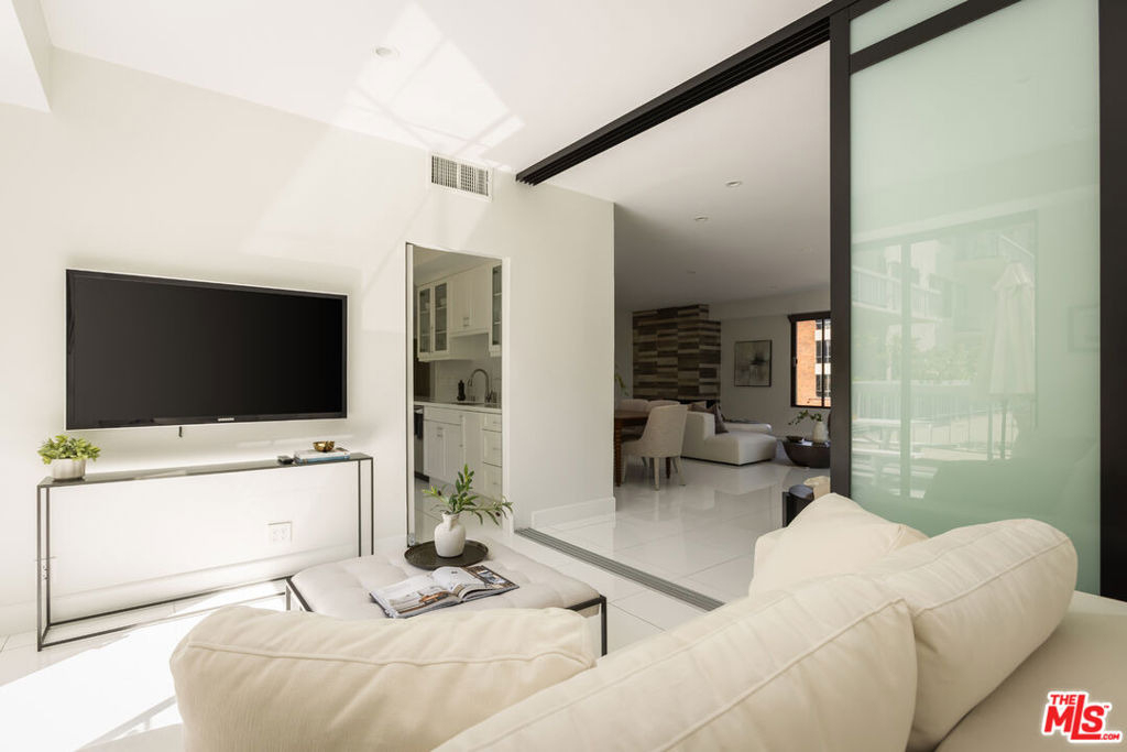4460 Wilshire Boulevard - Photo 20