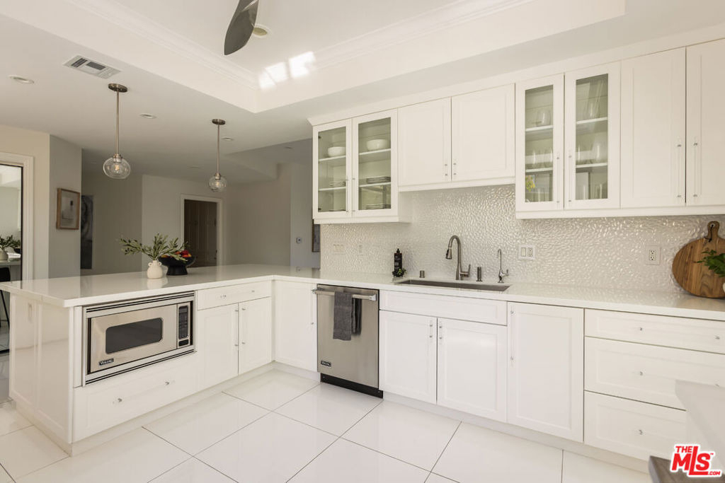 4460 Wilshire Boulevard - Photo 24