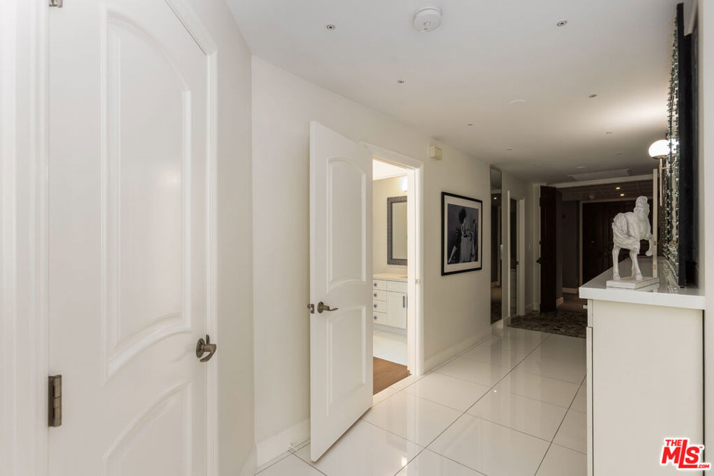 4460 Wilshire Boulevard - Photo 3