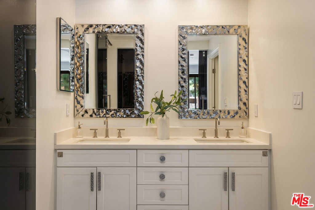 4460 Wilshire Boulevard - Photo 43