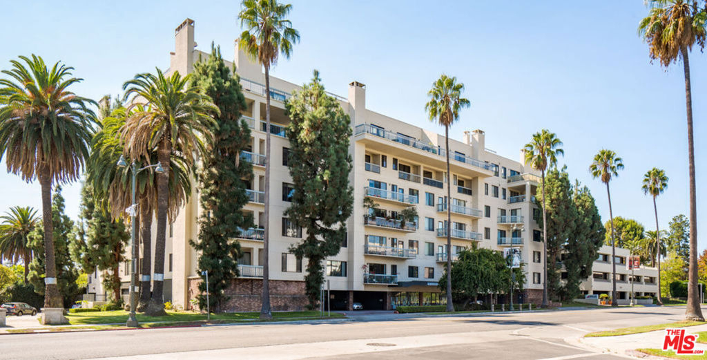 4460 Wilshire Boulevard - Photo 1