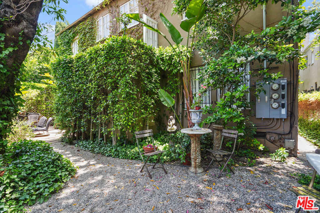 1233 N Crescent Heights Boulevard - Photo 13