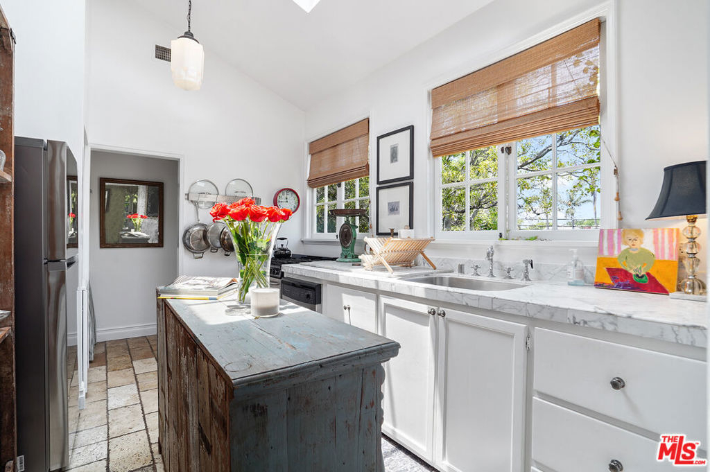 1233 N Crescent Heights Boulevard - Photo 8