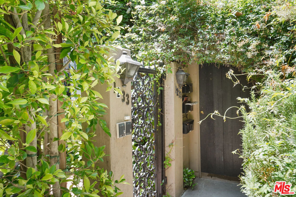 1233 N Crescent Heights Boulevard - Photo 1
