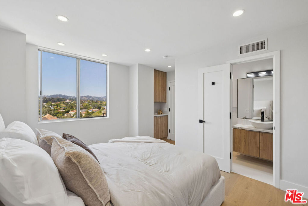 10747 Wilshire Boulevard - Photo 11