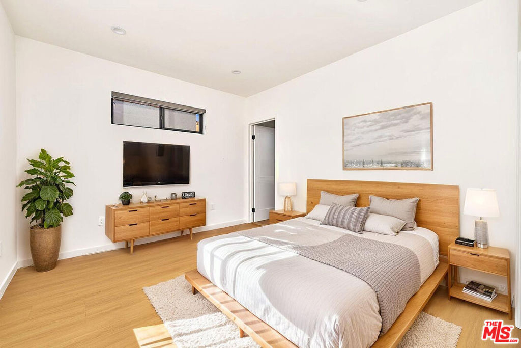 1616 1/2 Hauser Boulevard - Photo 1