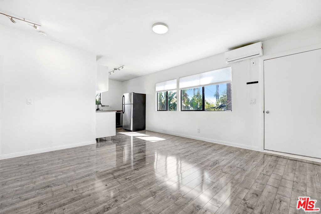4870 1/2 W Adams Boulevard - Photo 3
