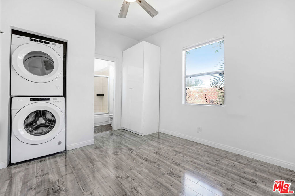 4870 1/2 W Adams Boulevard - Photo 8