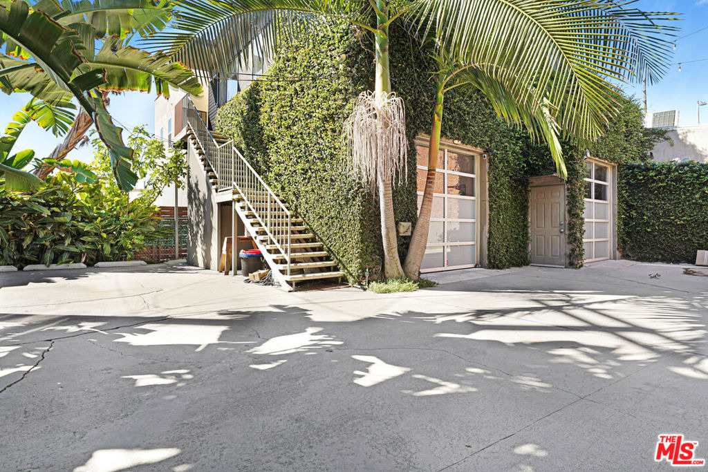 4870 1/2 W Adams Boulevard - Photo 0