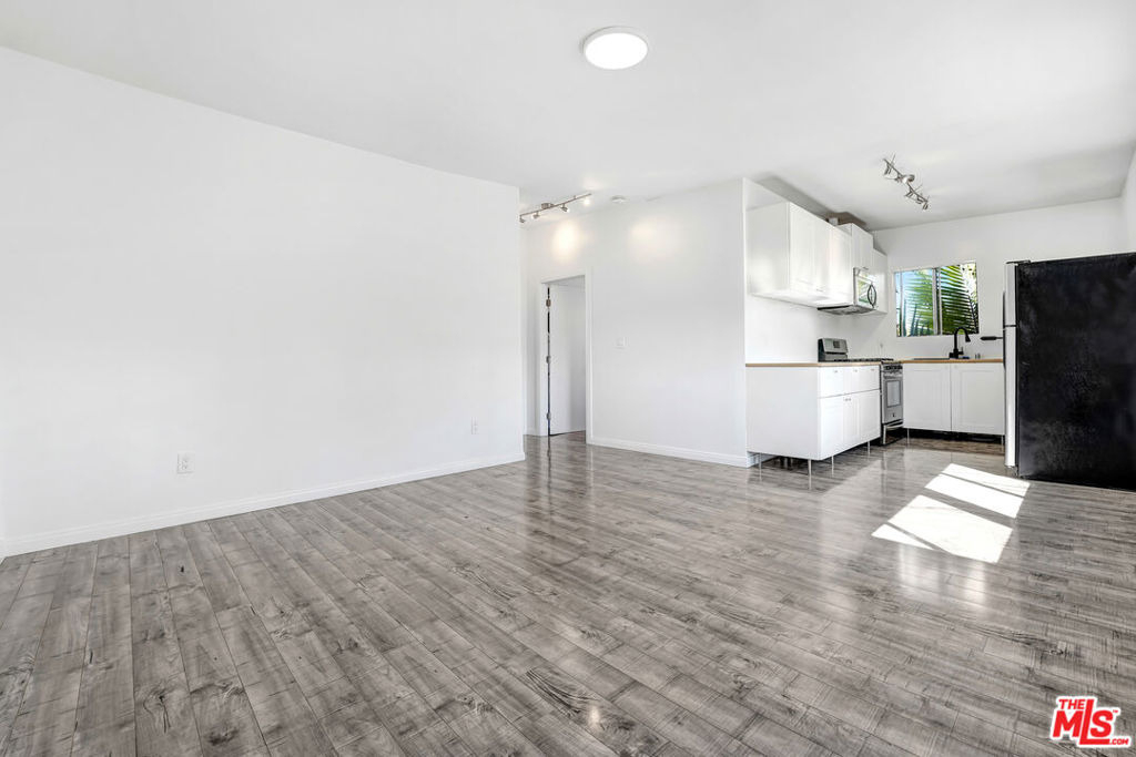 4870 1/2 W Adams Boulevard - Photo 1