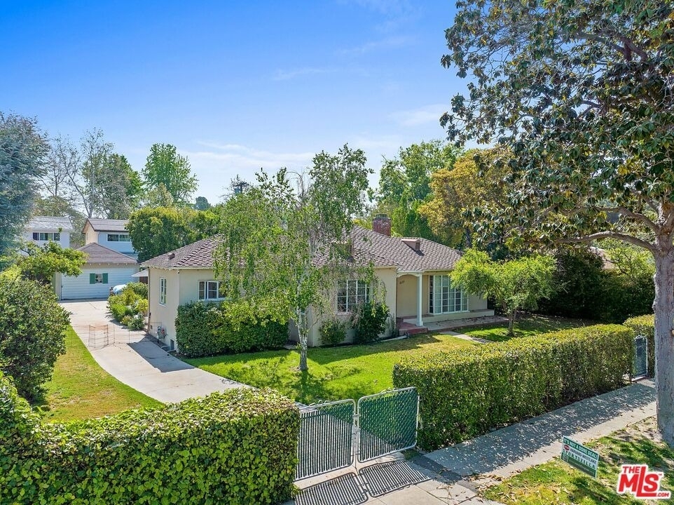 4224 Alcove Avenue - Photo 0