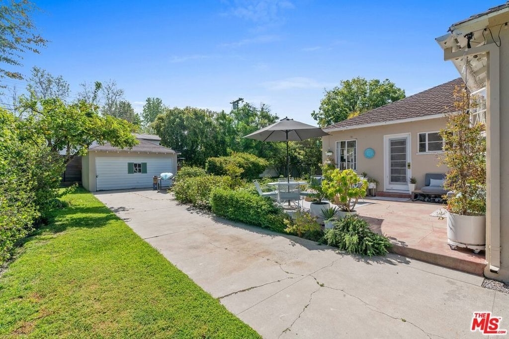4224 Alcove Avenue - Photo 18