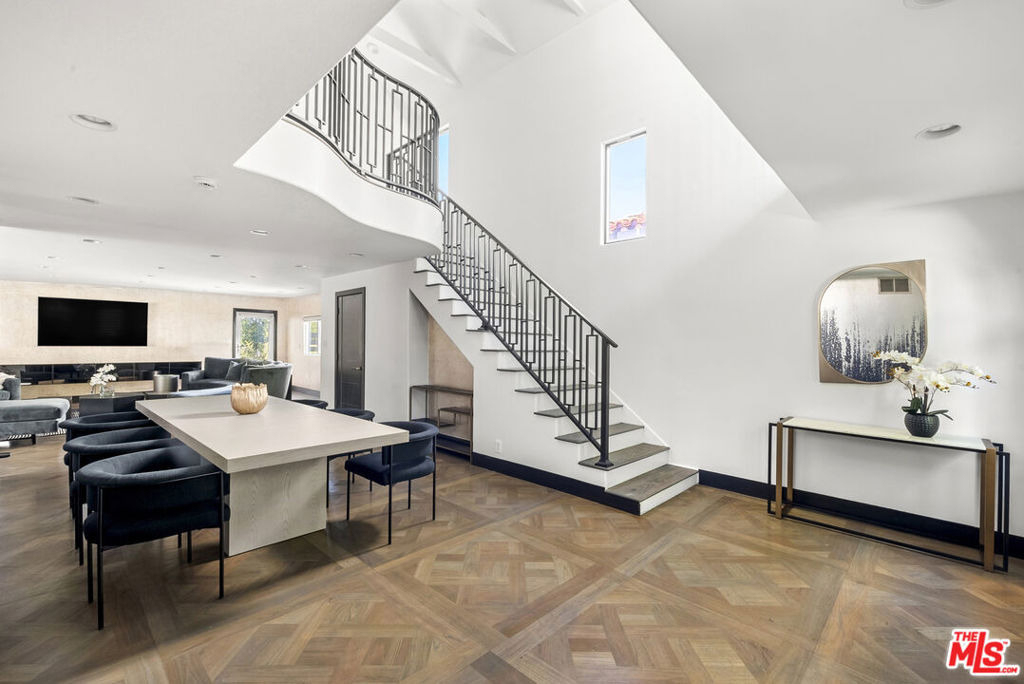 459 N Croft Avenue - Photo 2