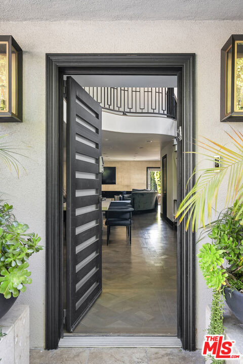 459 N Croft Avenue - Photo 1